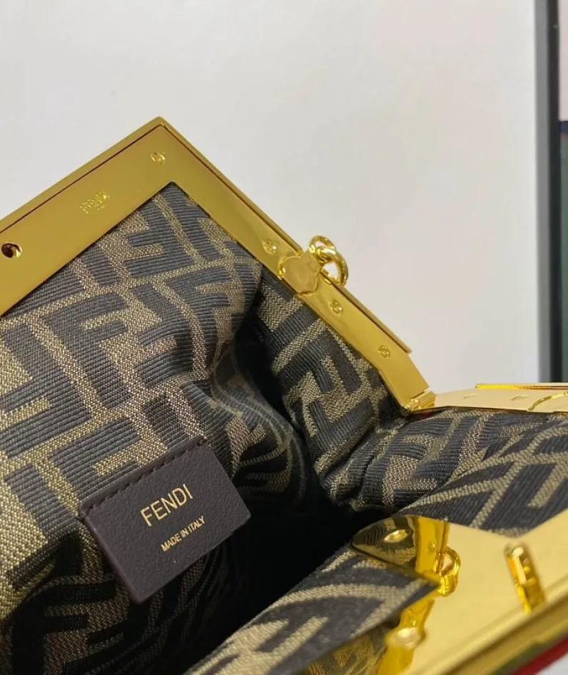 FEND1 First Size: 32.5x15x23.5cm 26x9.5x18cm