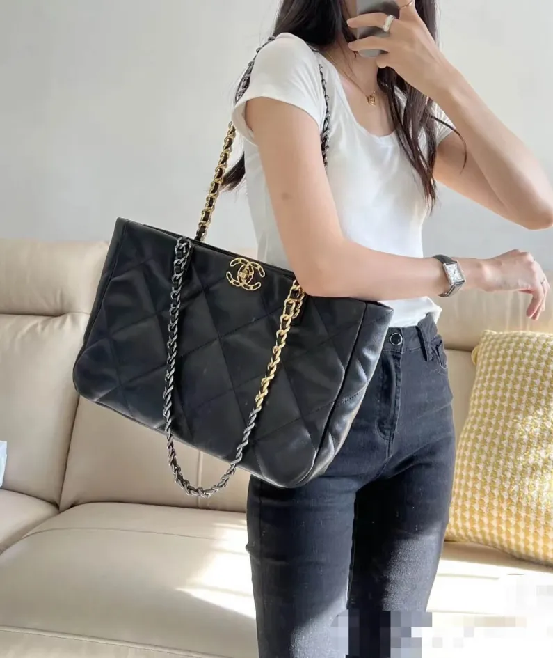 Lambskin Model: AS3519 Size: 30*37*10cm