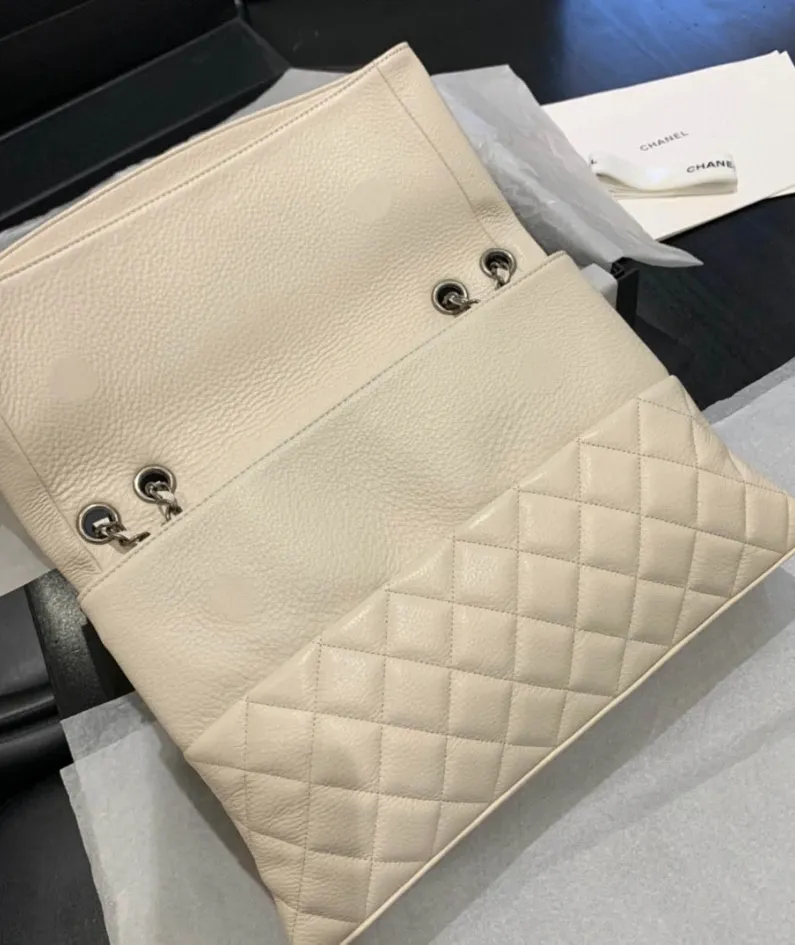 CHANEL shoulder bag Model 8095# Size: 32X7.5X19CM