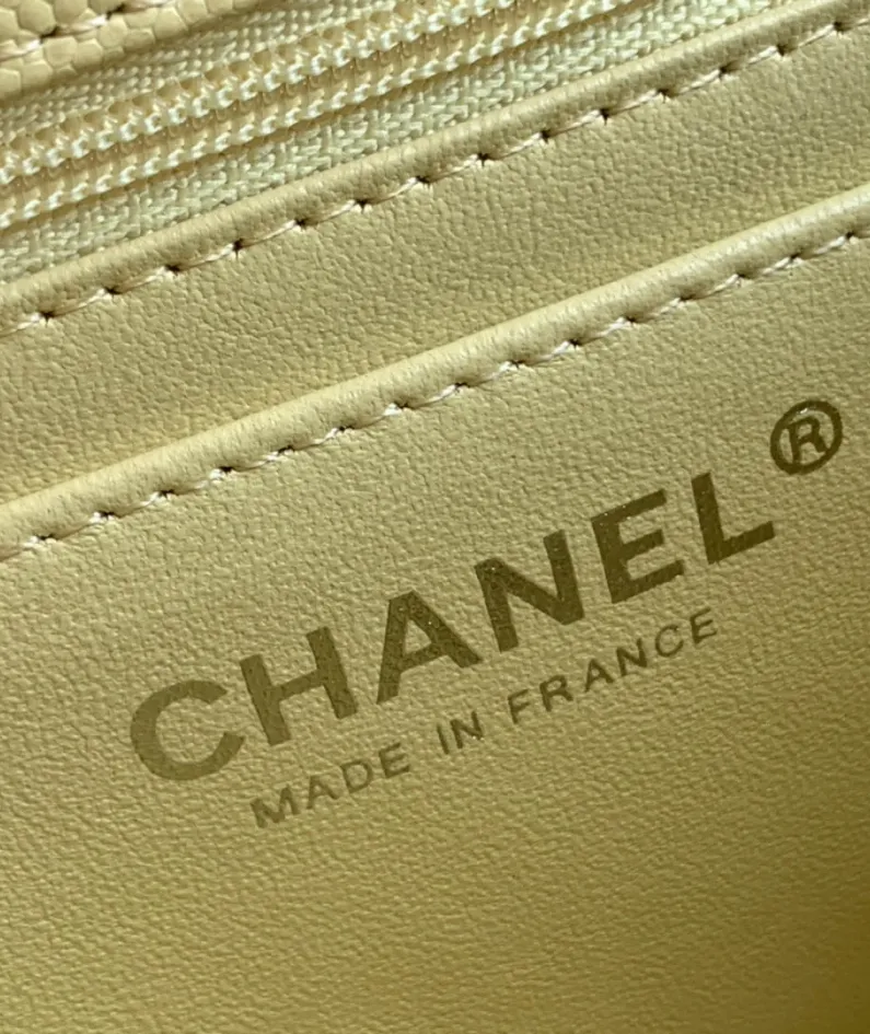 Lambskin Small Bag Size:20X13x7cm Model: 1116