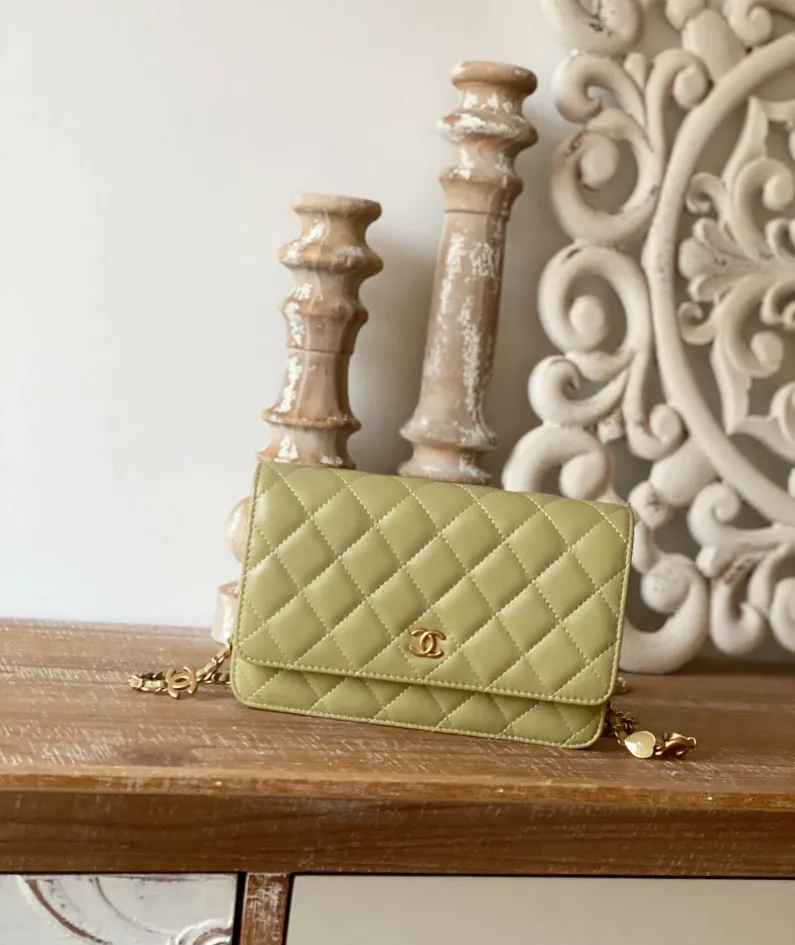 Chanel Stewardess Bag Size: 19cm Style: 81225 Light Yellow