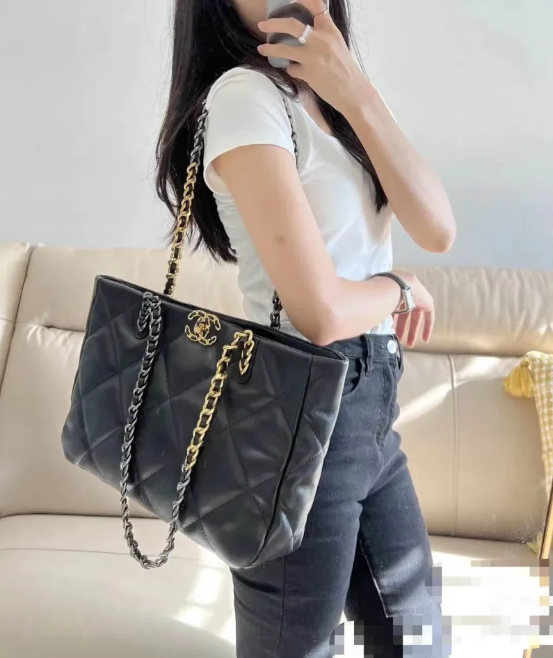 Lambskin Model: AS3519 Size: 30*37*10cm