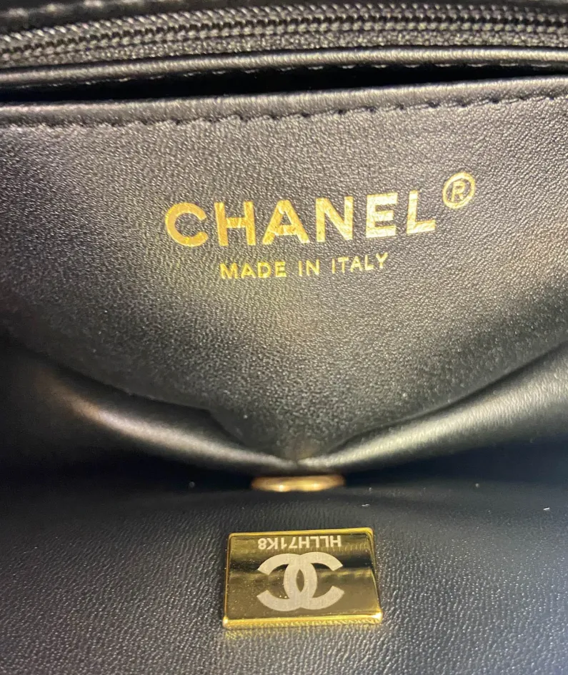 Chanel Size: 20x12x6cm