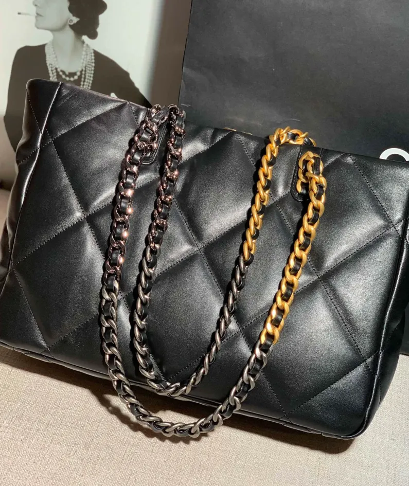 Lambskin Model: AS3519 Size: 30*37*10cm