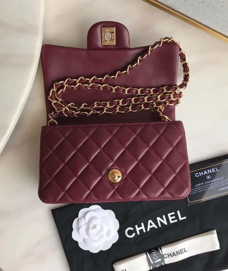 Lambskin Small Bag Size:20X13x7cm Model: 1116