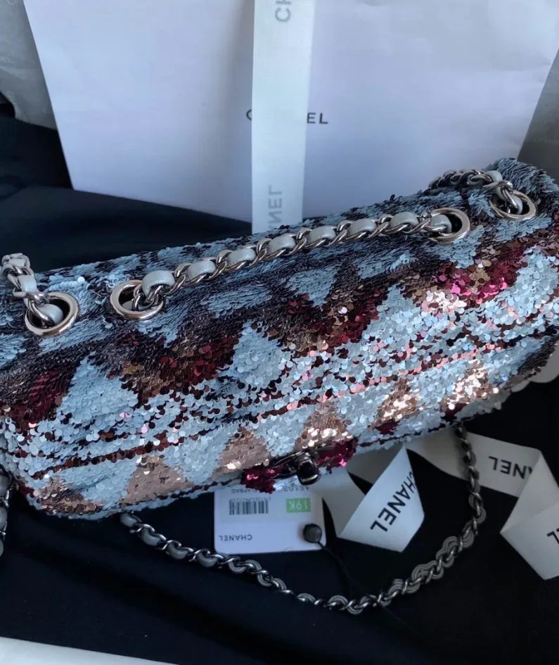 Chanel size: 15x22x7cm