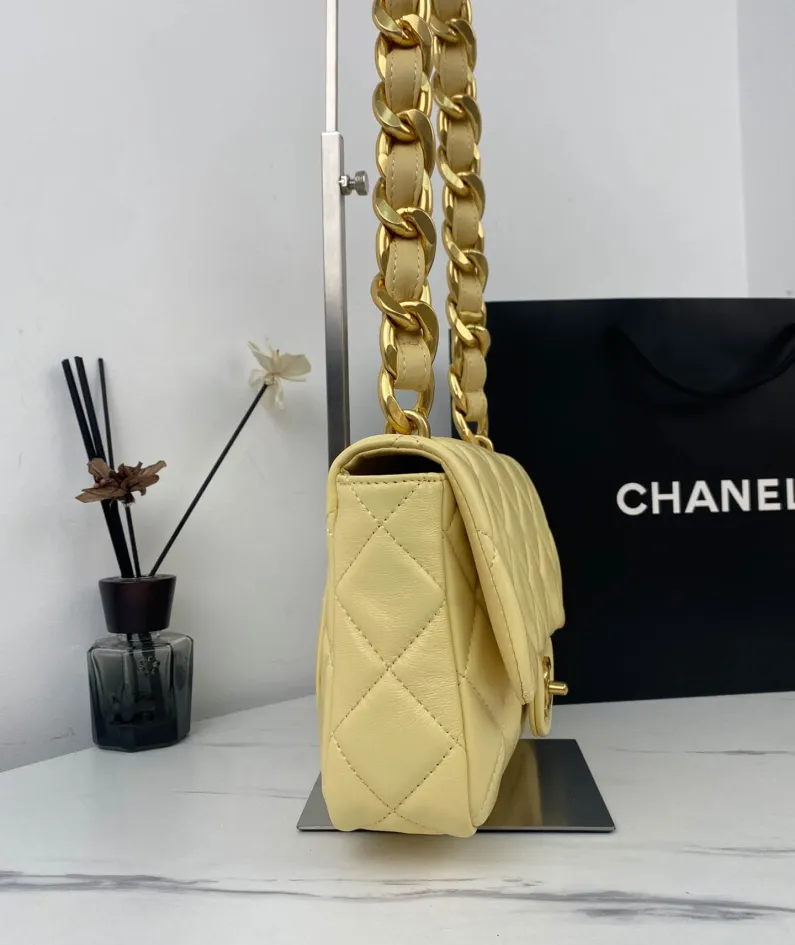 Large Gold Chain Underarm Bag Model Number: As3214