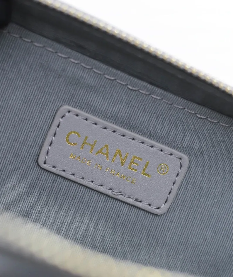 Chanel Size: Large 13.5*18.5x7.5cm Style Number: 9055