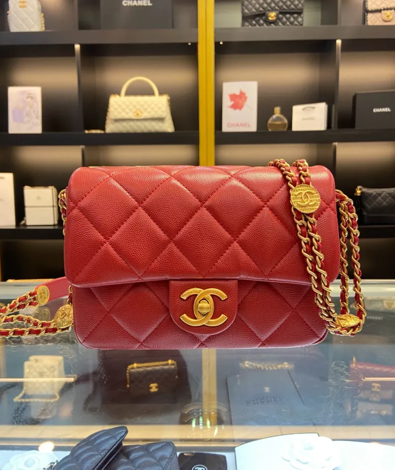Chanel size: 21x14x6.5cm