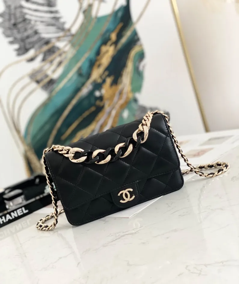 Lambskin Size: 19cm Style: 81171
