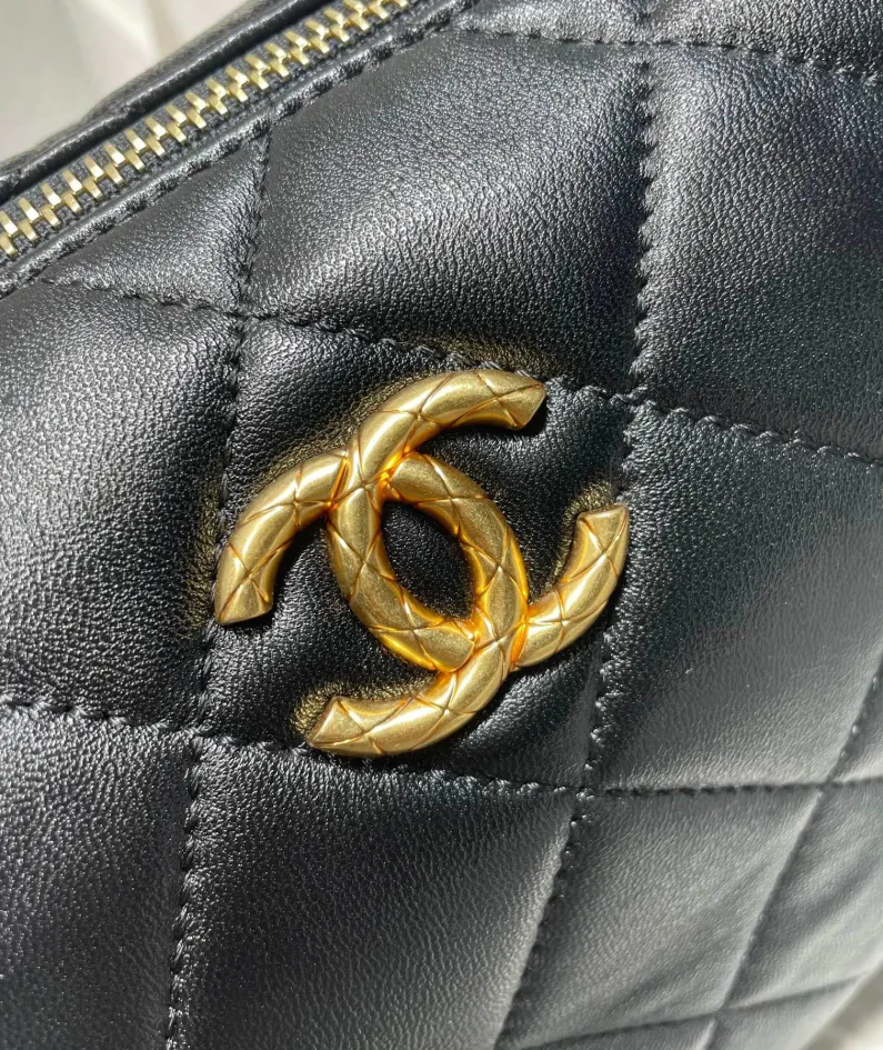 Chanel shoulder bag size: 22*10*15