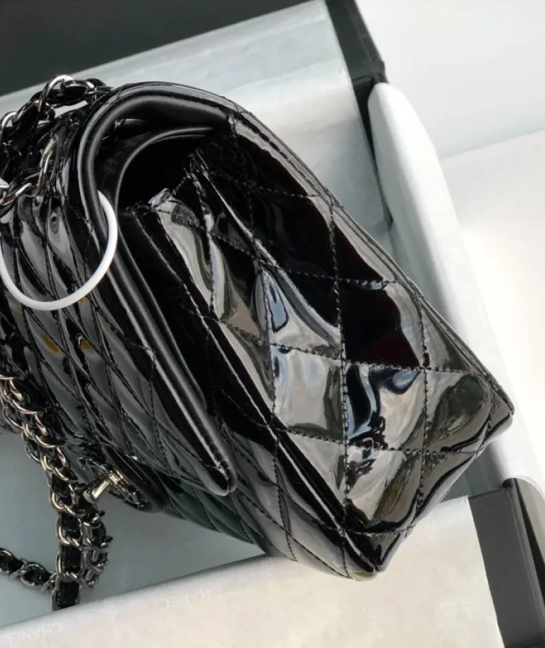 Chanel patent leather pouch size:25.5cm Ident No.: 1112