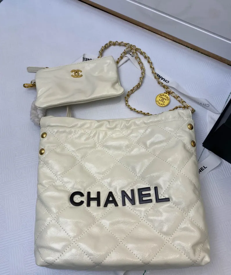Chanel Underarm Bag Model: 8828 Size: 30*27*7 40*33*8
