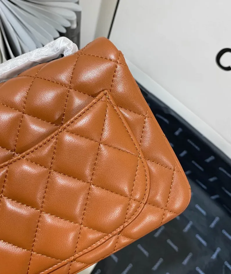 Lambskin Model: 1115 Size: 17cm