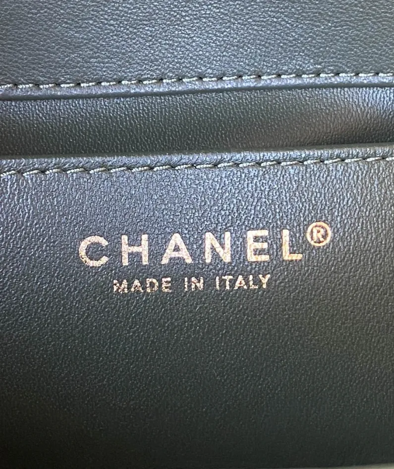 Chanel sheepskin size: 18X19.5X9.5cm