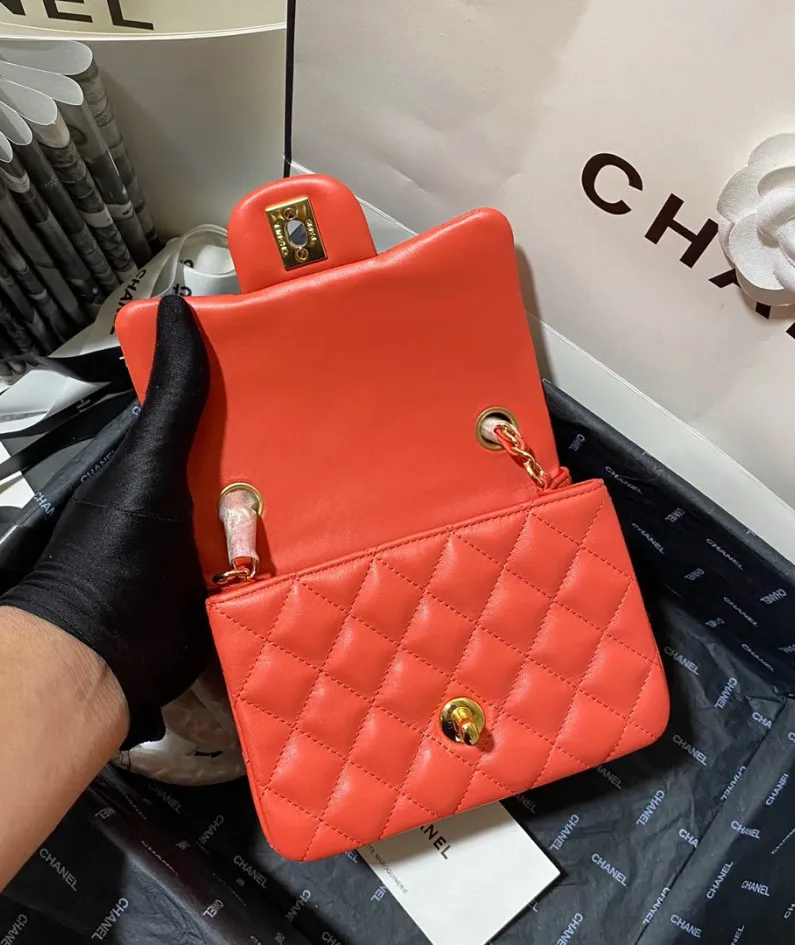Lambskin Model: 1115 Size: 17cm