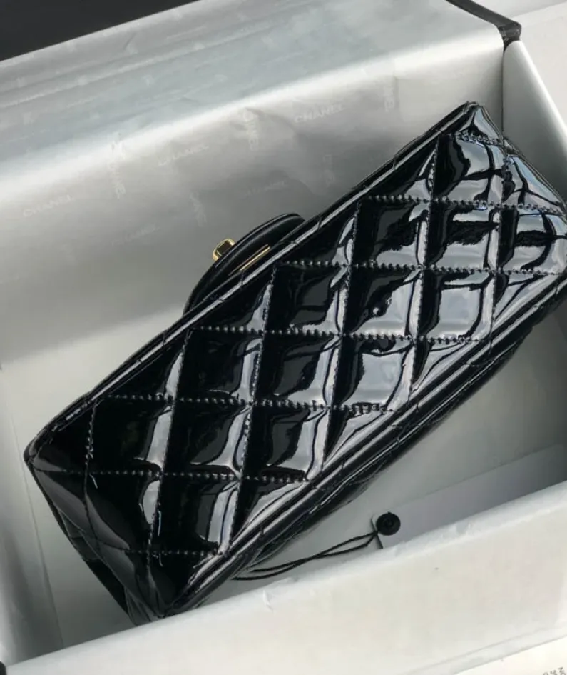 Chanel Patent Leather Pouch Model: 1116 size: 20cm