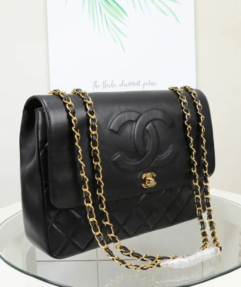chanel sheepskin gold buckle Size: 33*23*9