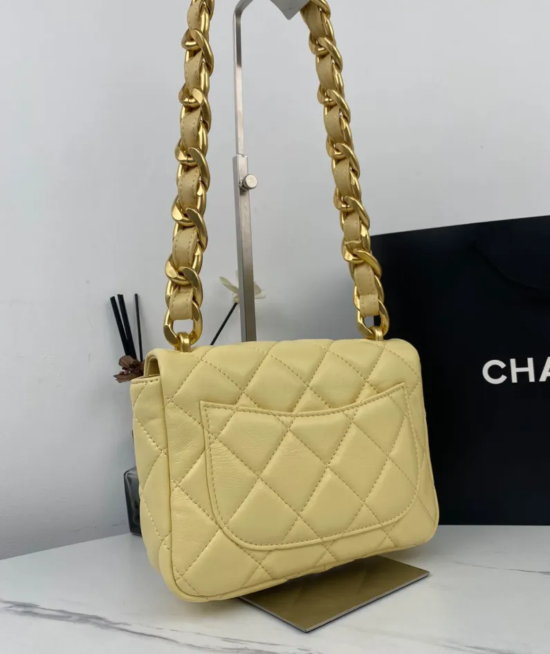 Large Gold Chain Underarm Bag Model Number: As3214