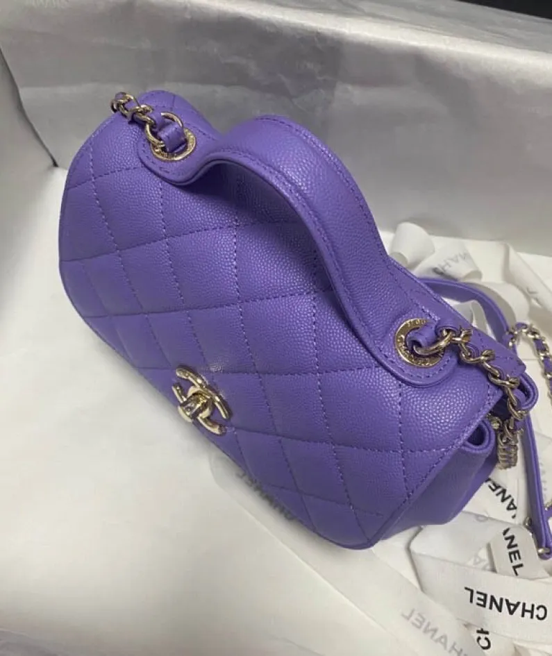 CHANEL Pearl Ball Size: 19x7x14cm Style Number: 93749