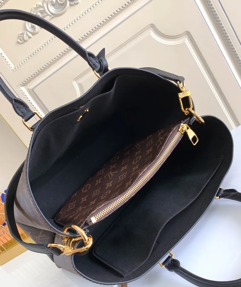 Louis Vuitton Size: 34.0 x 24.0 x 13.0 cm
