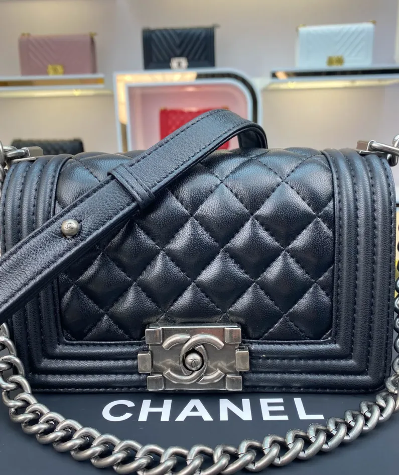 Gold Buckle Calfskin Size 20*12*7cm Model Number: 67085
