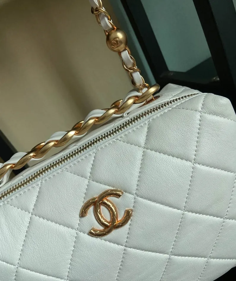 CHANEL Size: 22*10*15