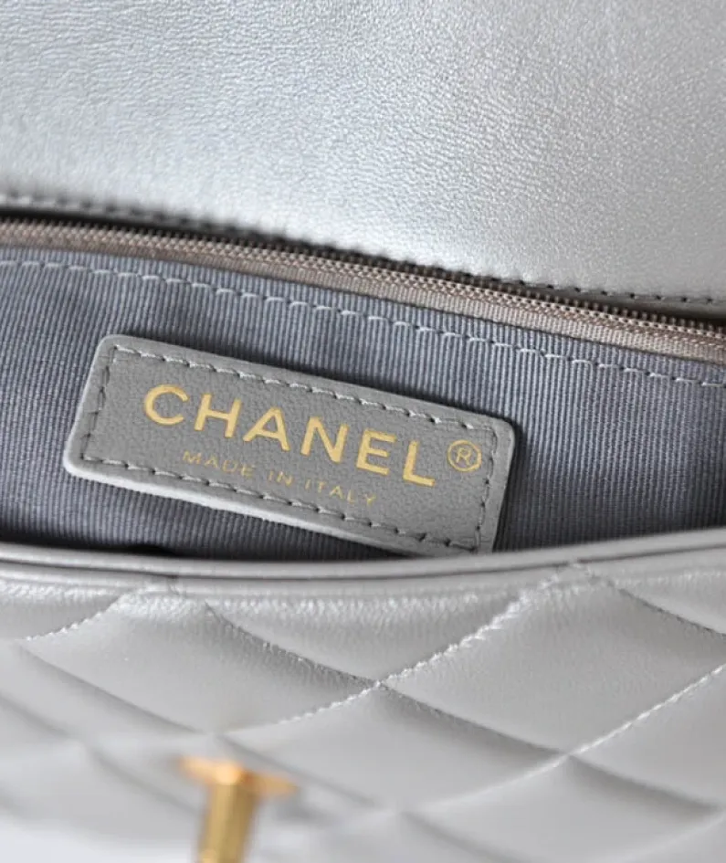 Chanel Sheepskin Model: AS2734 Size: 14X19X4Cm