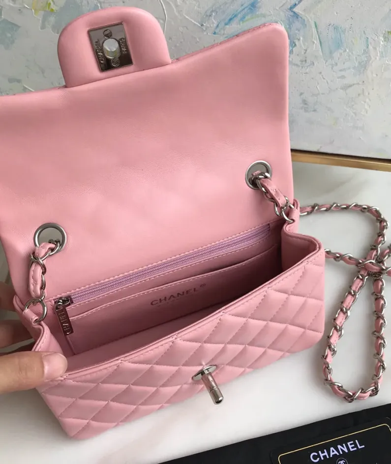 Lambskin Small Bag Size:20X13x7cm Model: 1116