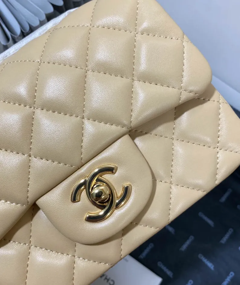 Lambskin Model: 1115 Size: 17cm