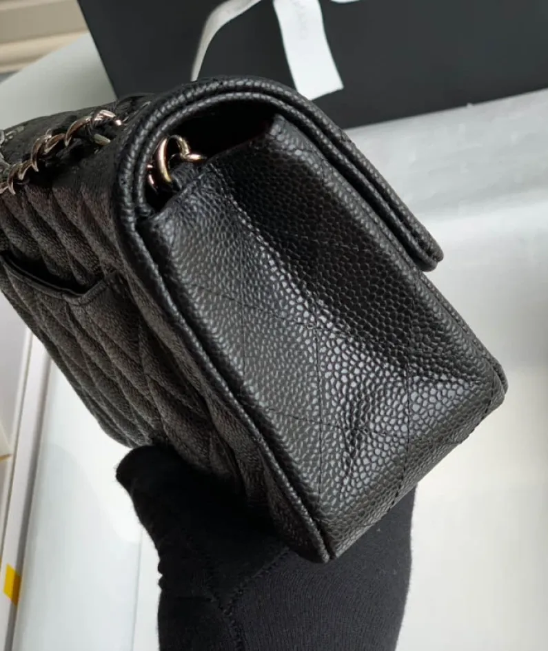 Lambskin Small Bag Size:20X13x7cm Model: 1116