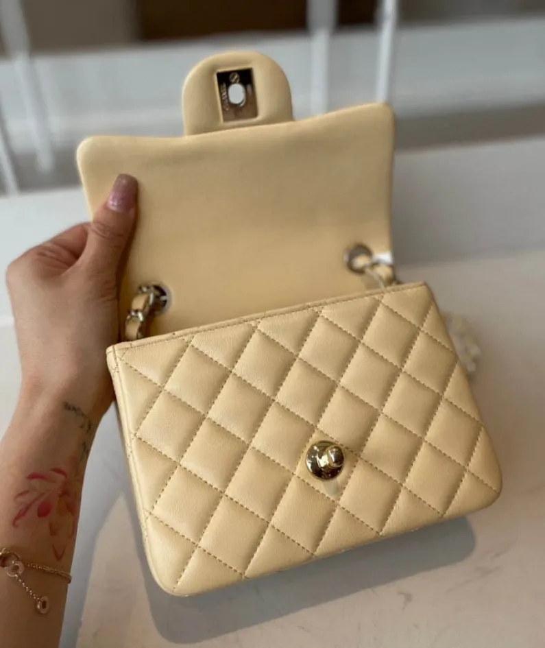 classic flap lambskin light gold buckle classic flap size:17cm