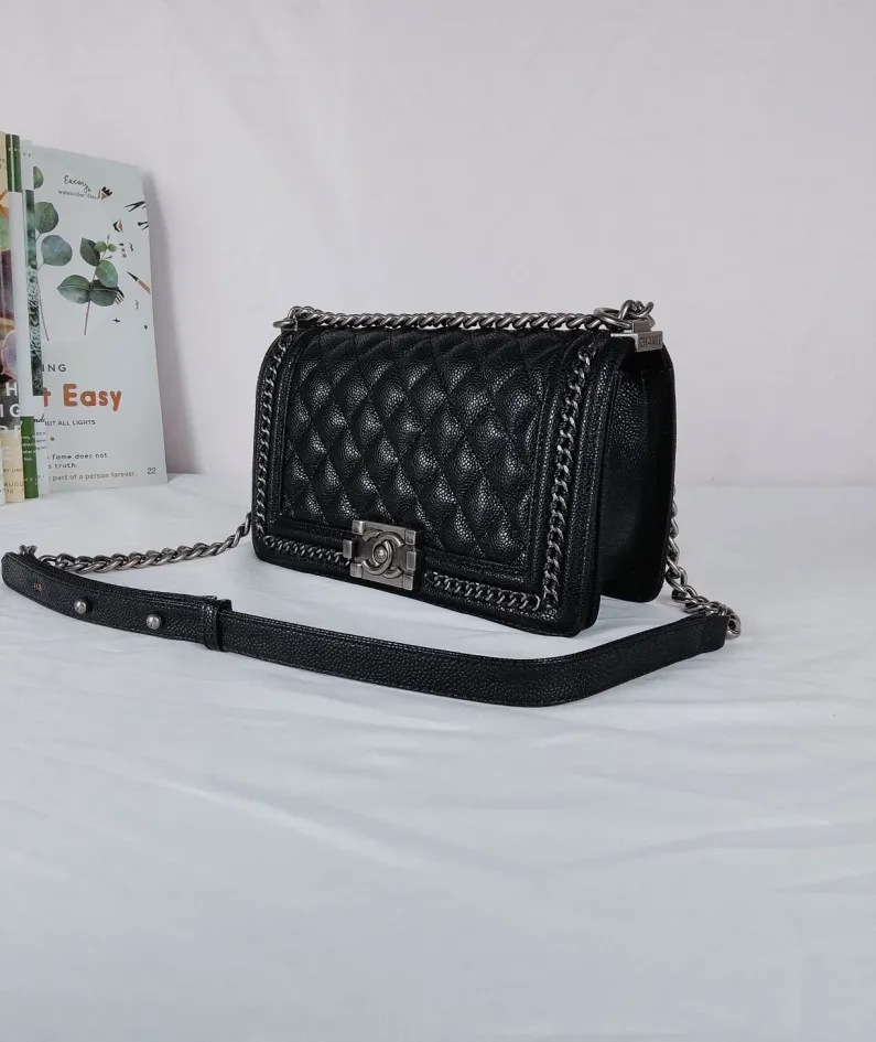 Lambskin Size: 25*16*9cm Style: 67086-2