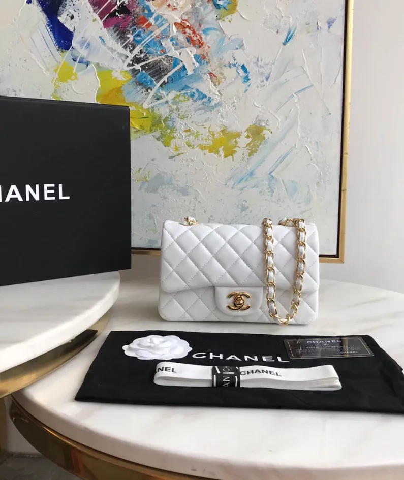 Lambskin Small Bag Size:20X13x7cm Model: 1116