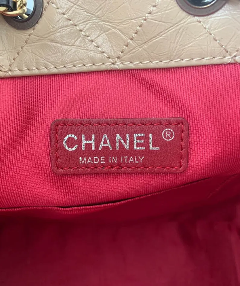 CHANEL Wandering Backpack Model: 94485#: Size 20X7X23CM