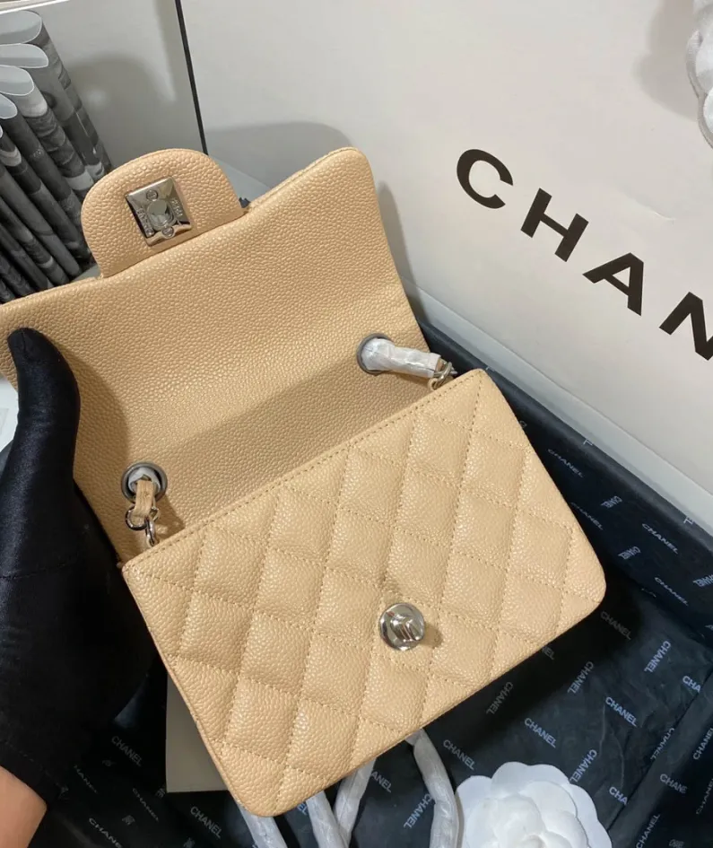 Lambskin Model: 1115 Size: 17cm