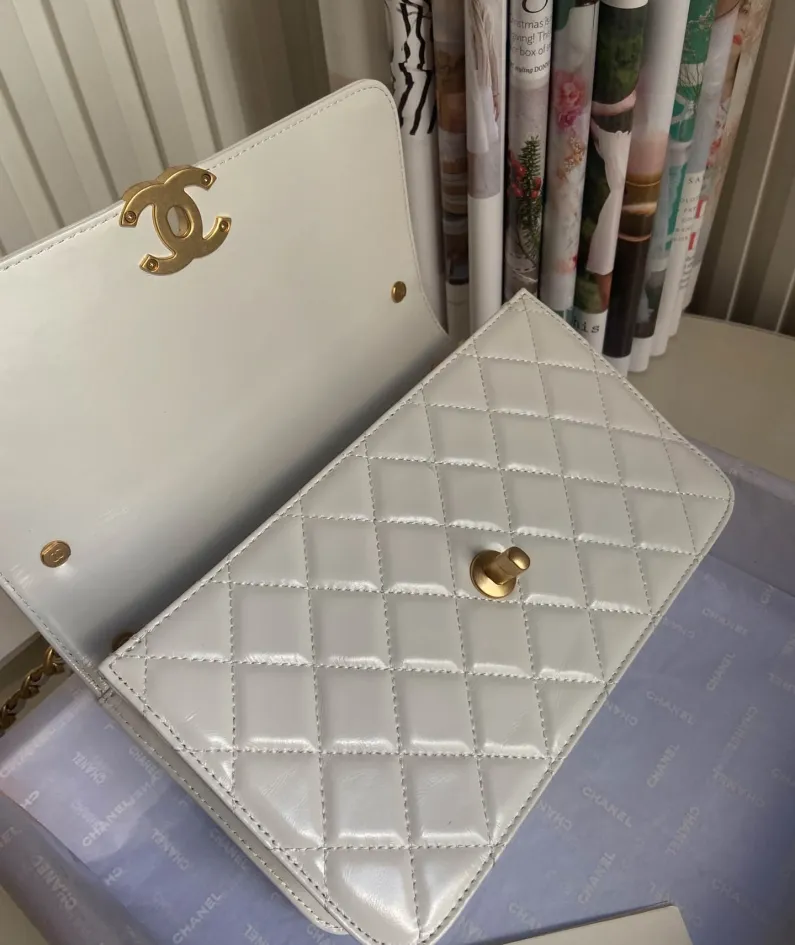 Chanel Vintage Hardware Model: AS2715 Size: 23cm