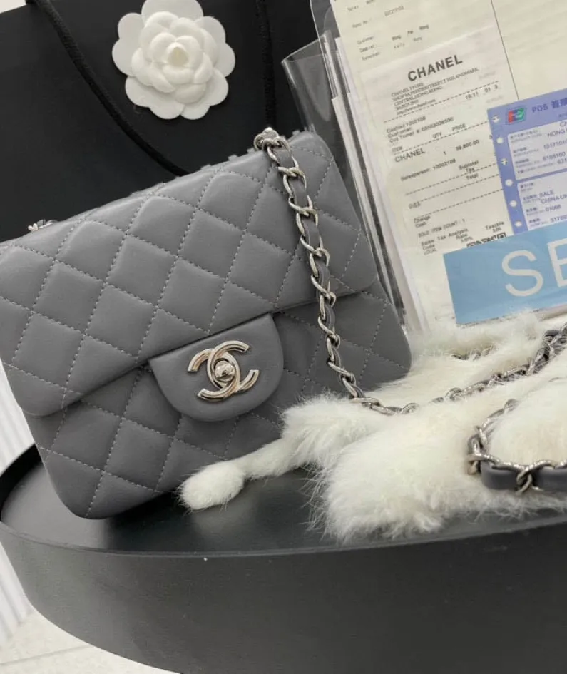 classic flap lambskin light gold buckle classic flap size:17cm