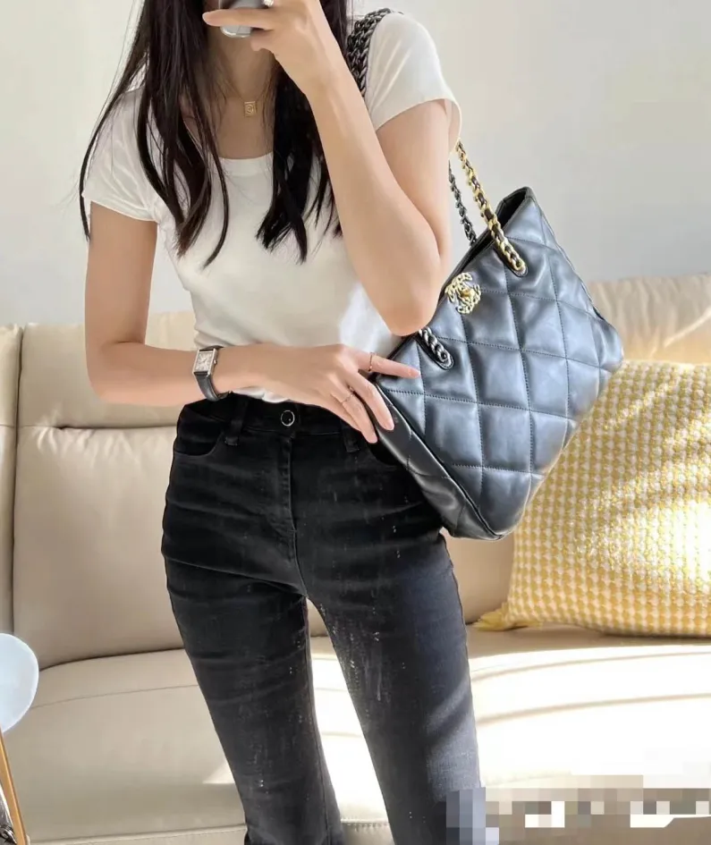 Lambskin Model: AS3519 Size: 30*37*10cm