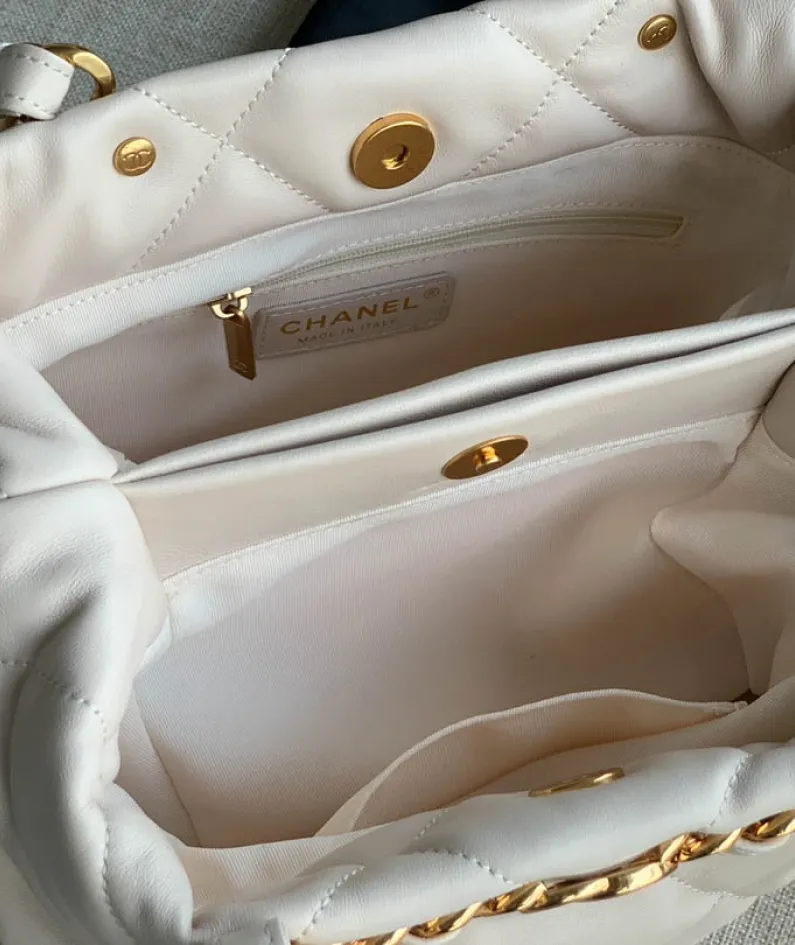 CHANEL shoulder bag Model: AS3502 Size: 24X29X10Cm