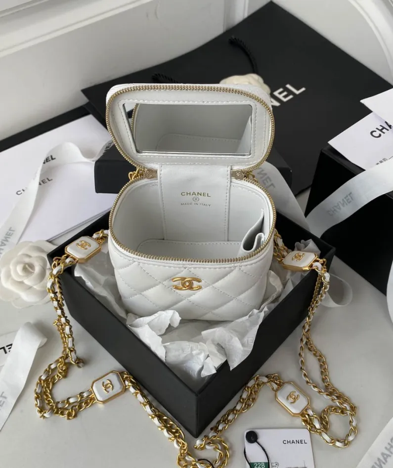 Chanel size: 11*8.5*7cm