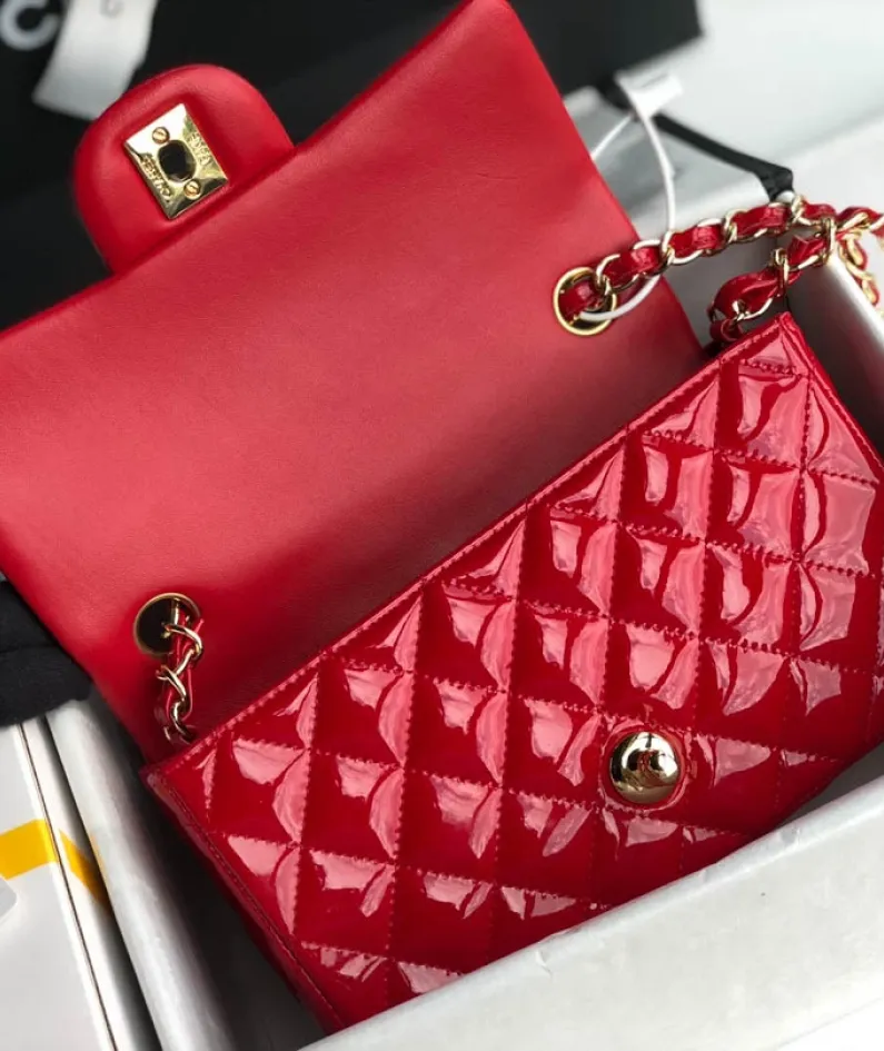 Chanel Patent Leather Pouch Model: 1116 size: 20cm