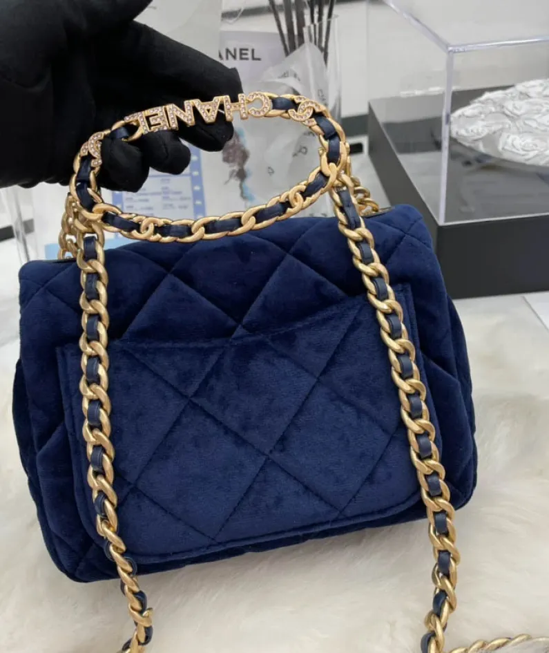Chanel Size: 20cm