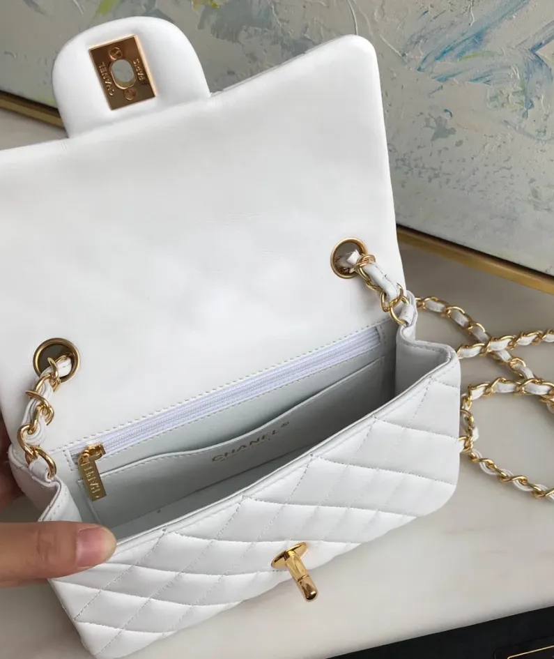 Lambskin Small Bag Size:20X13x7cm Model: 1116