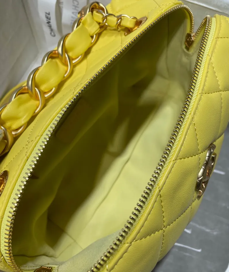 Chanel shoulder bag size: 22*10*15