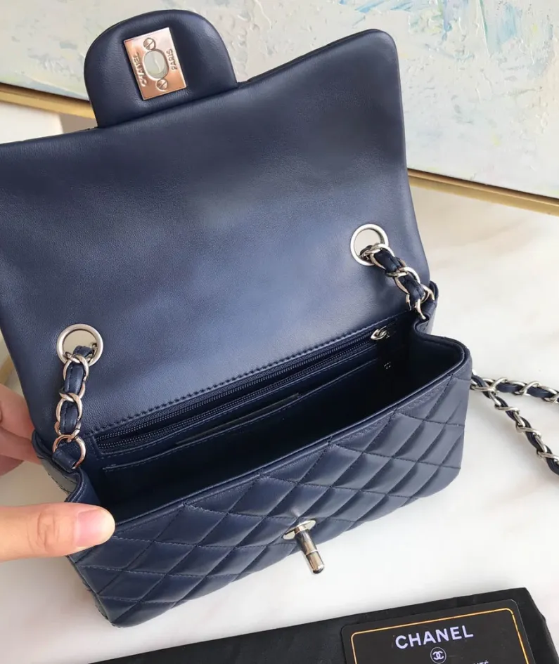 Lambskin Small Bag Size:20X13x7cm Model: 1116
