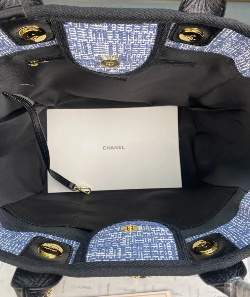 Chanel One Shoulder Handbag Size: 38*30*20 Style: 8820