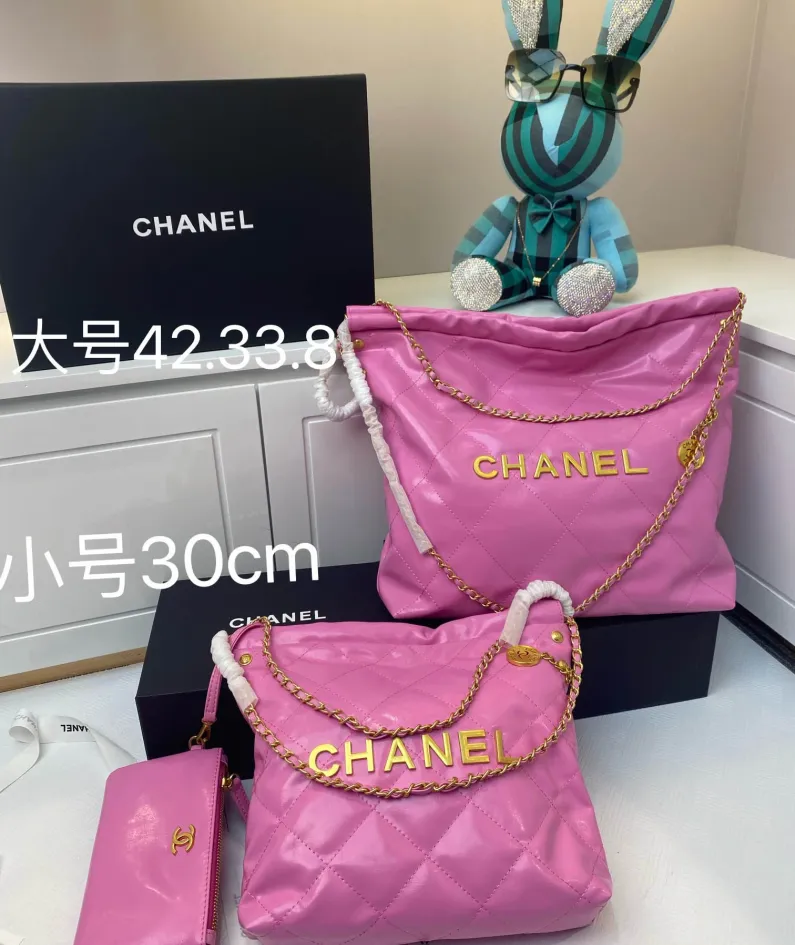 Chanel Underarm Bag Model: 8828 Size: 30*27*7 40*33*8