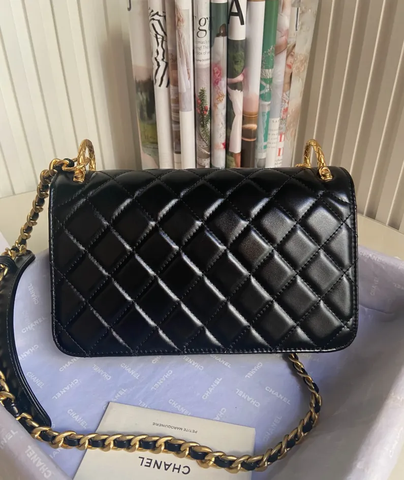 Chanel size: 23cm