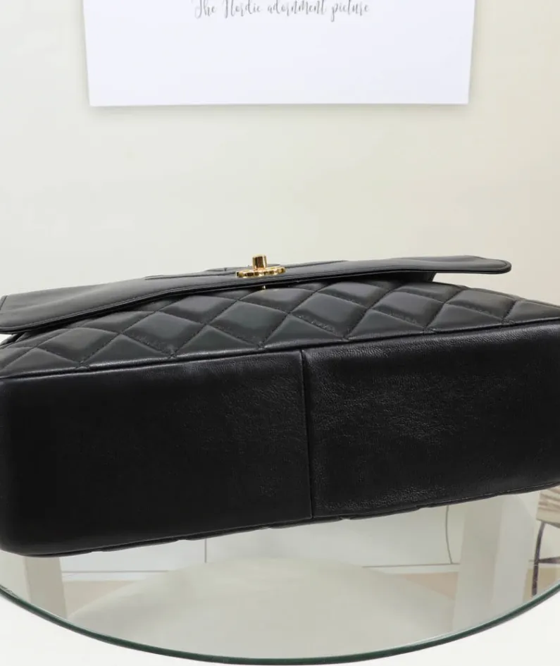 chanel sheepskin gold buckle Size: 33*23*9